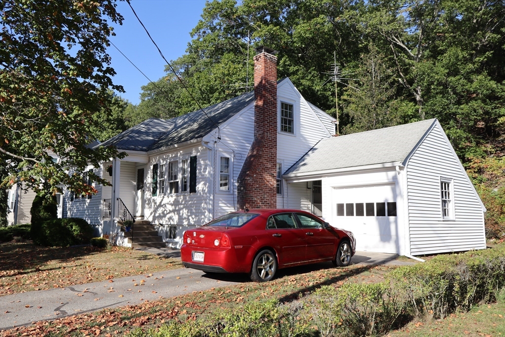18 Crosby Rd Wakefield, MA 01880 18 Crosby Rd Wakefield, MA 01880
