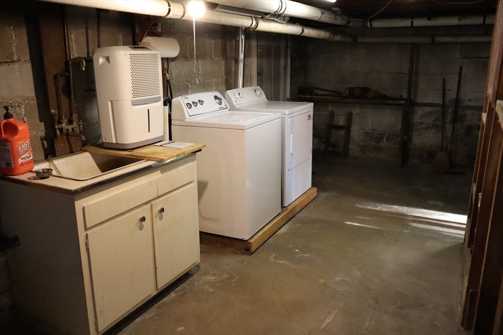 18 Crosby Rd Wakefield, MA 01880 18 Crosby Rd Wakefield, MA 01880