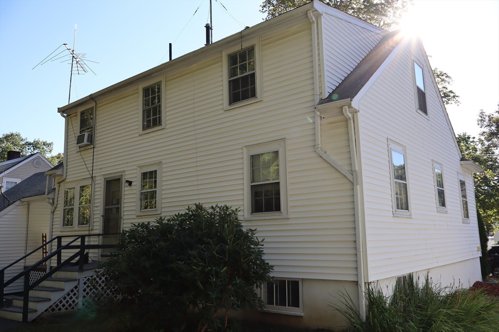 18 Crosby Rd Wakefield, MA 01880 18 Crosby Rd Wakefield, MA 01880