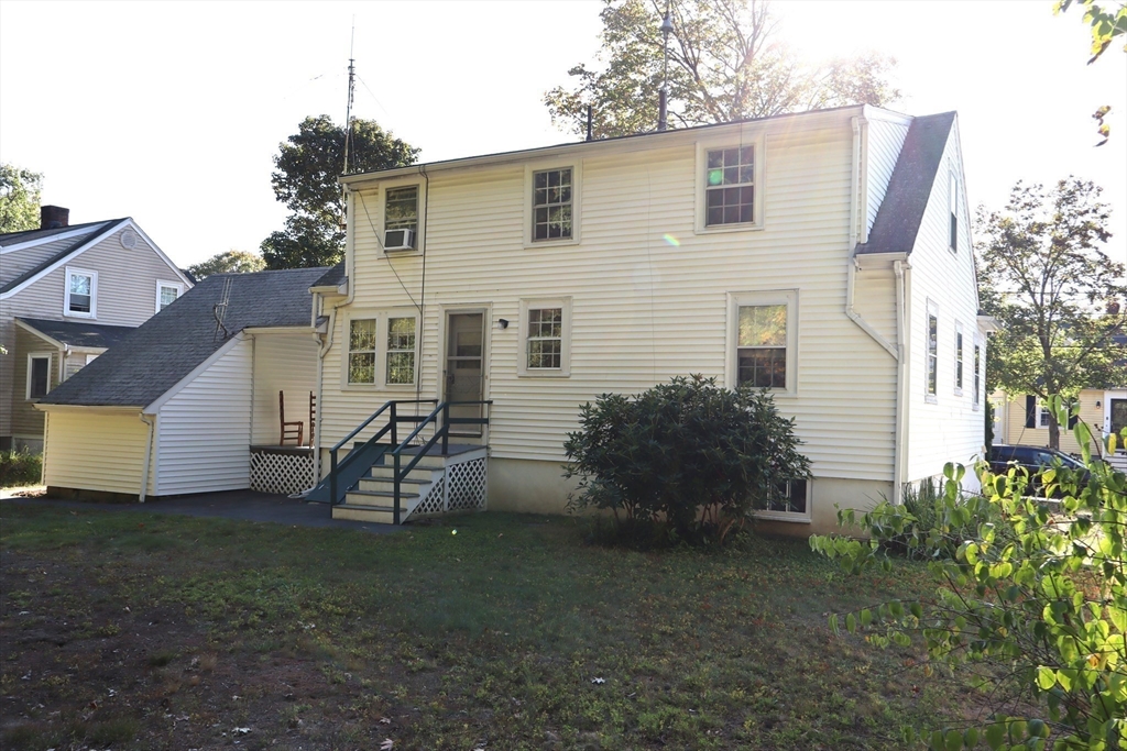 18 Crosby Rd Wakefield, MA 01880 18 Crosby Rd Wakefield, MA 01880