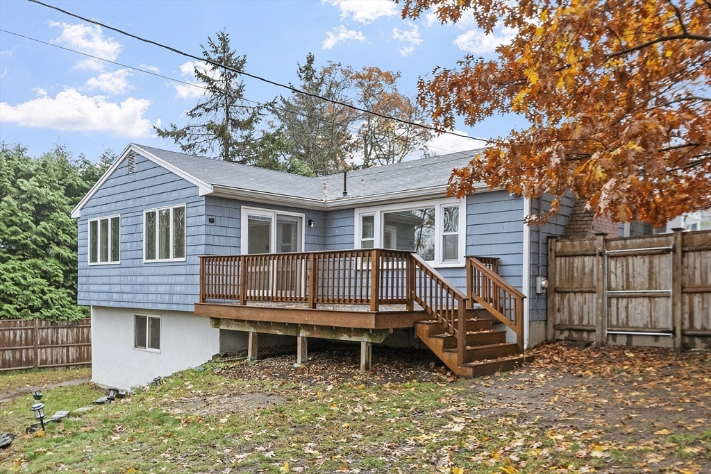 26 Curv St Wakefield, MA 01880