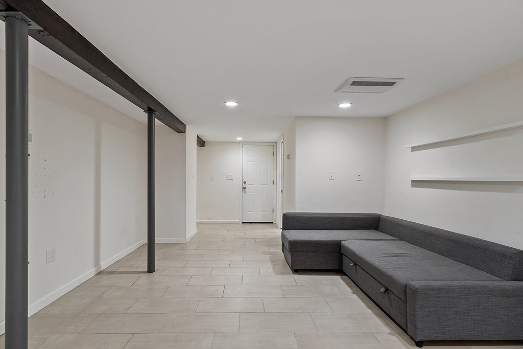 26 Curv St Wakefield, MA 01880