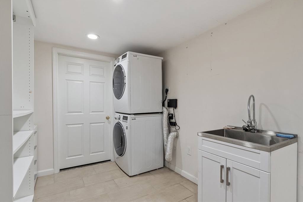 26 Curv St Wakefield, MA 01880