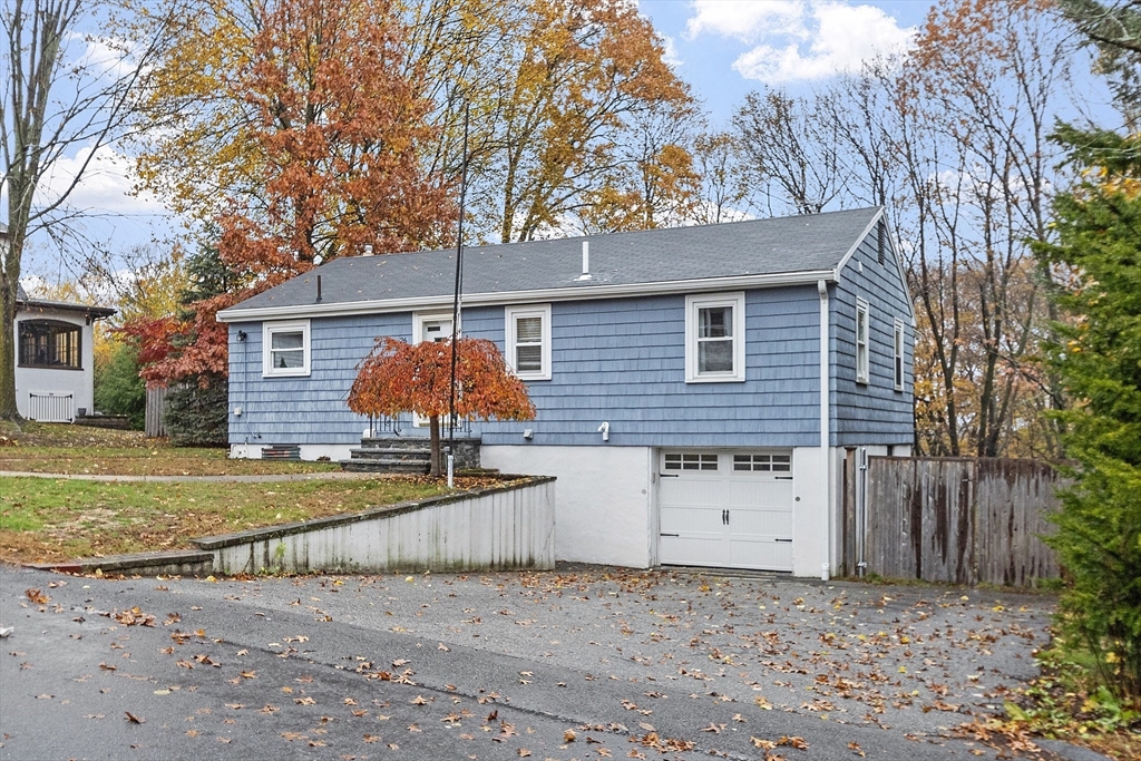 26 Curv St Wakefield, MA 01880