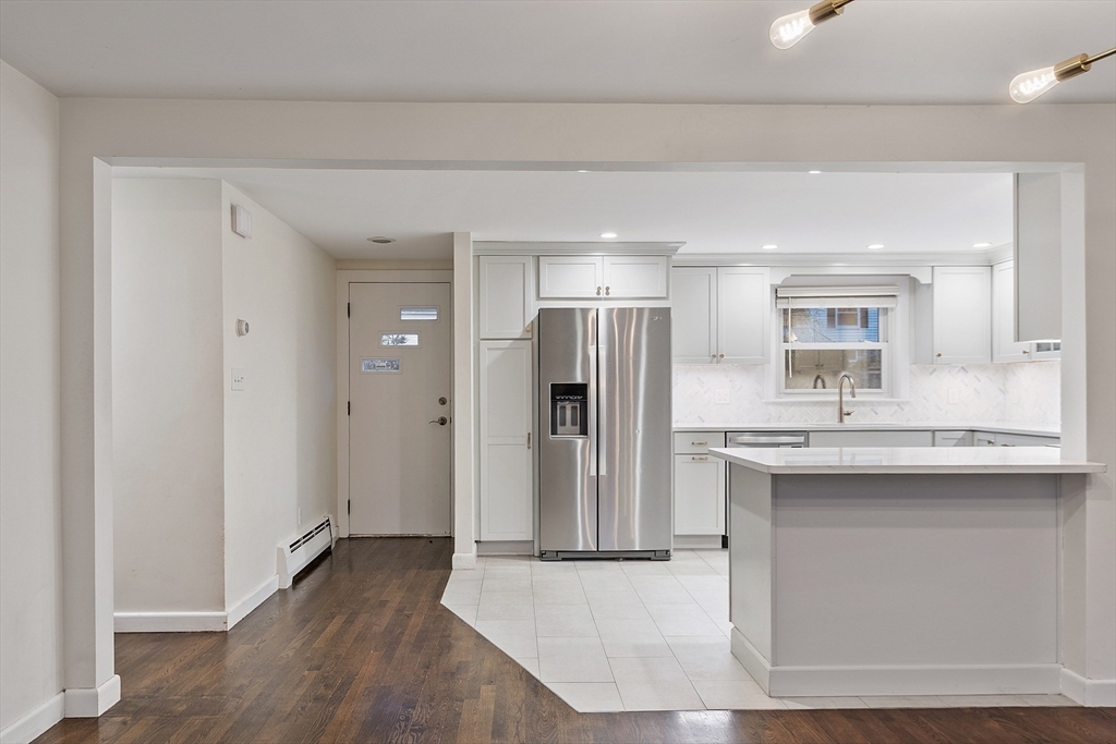 26 Curv St Wakefield, MA 01880