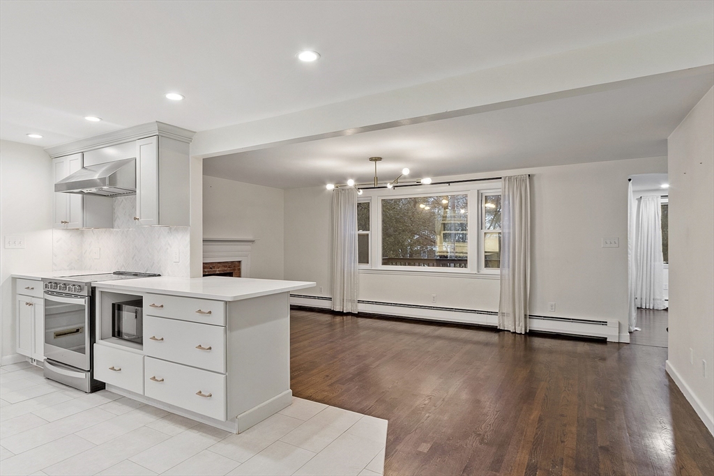 26 Curv St Wakefield, MA 01880