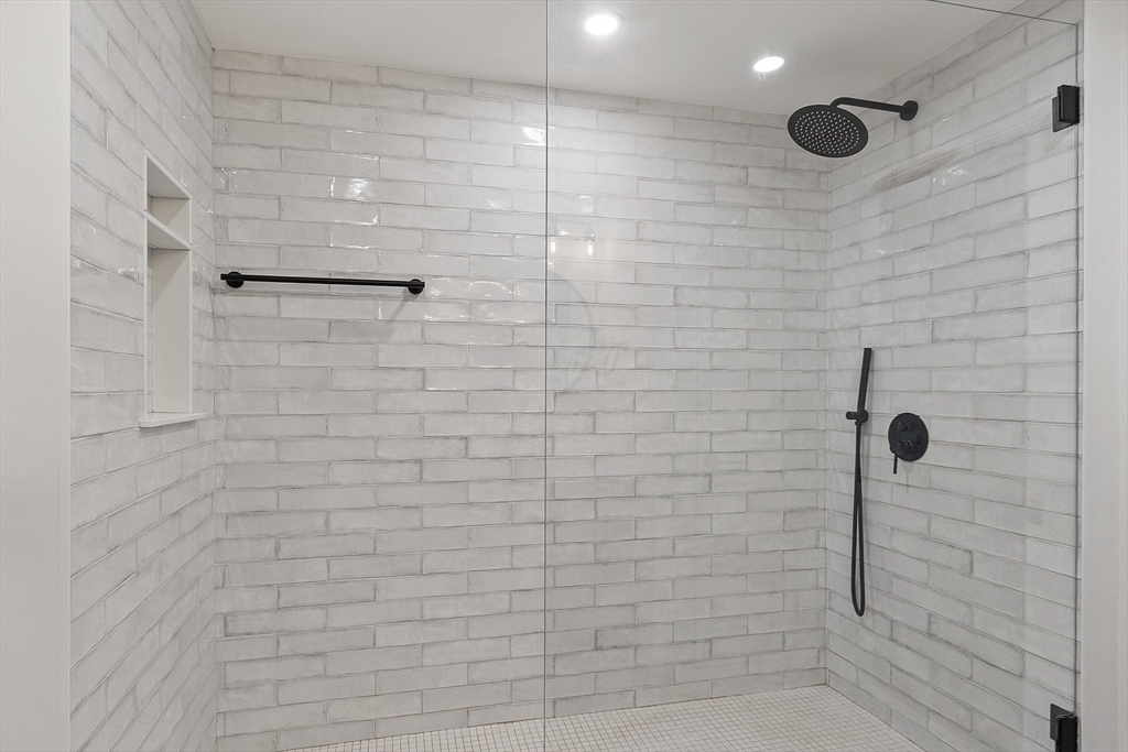 26 Curv St Wakefield, MA 01880