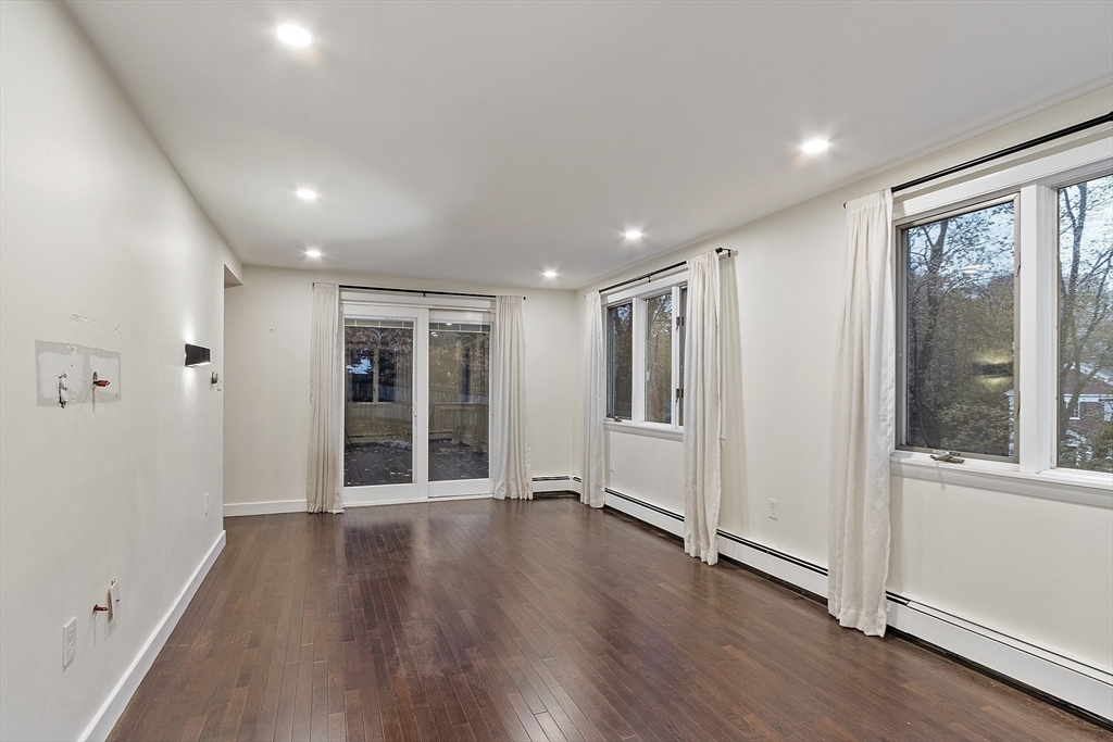 26 Curv St Wakefield, MA 01880