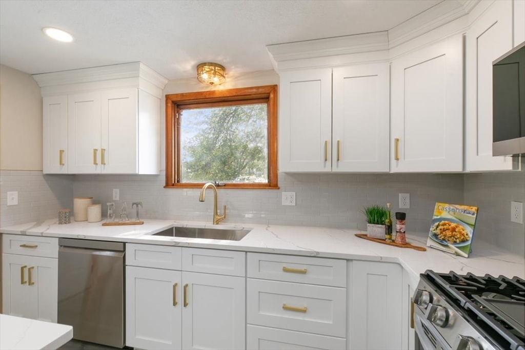 270 Lowell St Wakefield, MA 01880 270 Lowell St Wakefield, MA 01880
