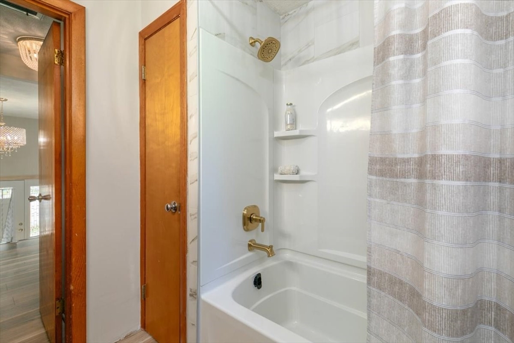 270 Lowell St Wakefield, MA 01880 270 Lowell St Wakefield, MA 01880