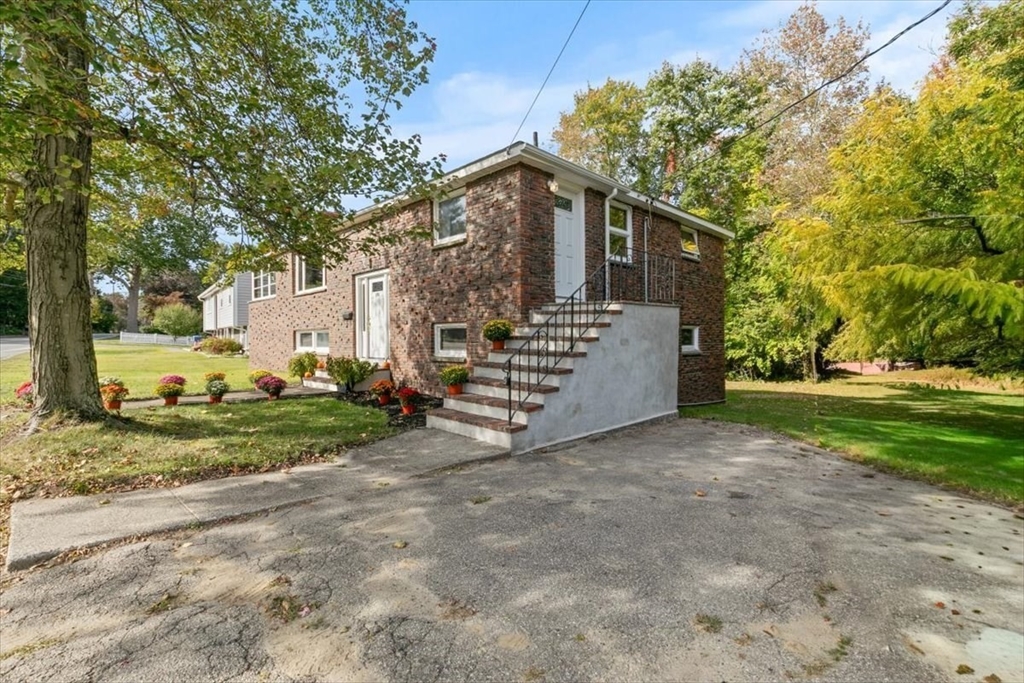 270 Lowell St Wakefield, MA 01880 270 Lowell St Wakefield, MA 01880