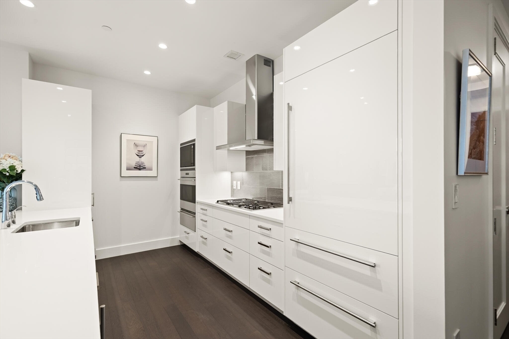 50 Liberty Dr #11L Boston, MA 02210