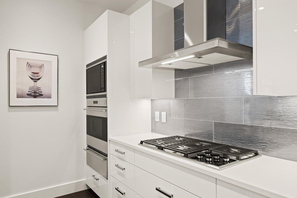 50 Liberty Dr #11L Boston, MA 02210