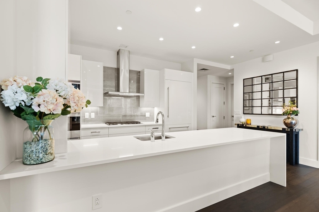 50 Liberty Dr #11L Boston, MA 02210