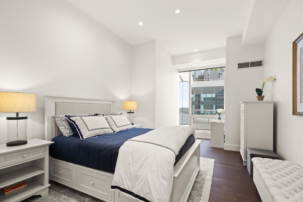 50 Liberty Dr #11L Boston, MA 02210