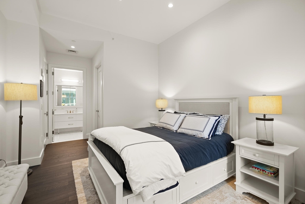 50 Liberty Dr #11L Boston, MA 02210