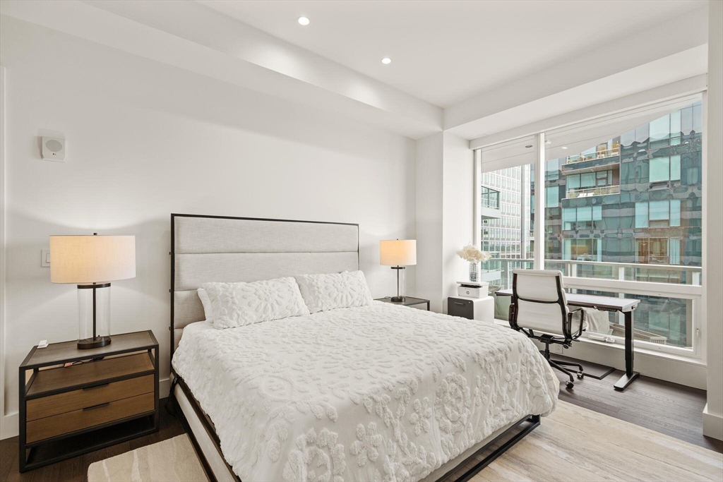 50 Liberty Dr #11L Boston, MA 02210