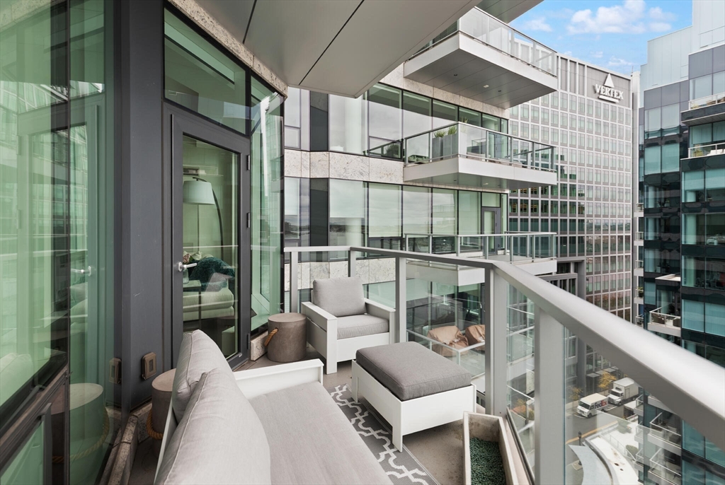 50 Liberty Dr #11L Boston, MA 02210