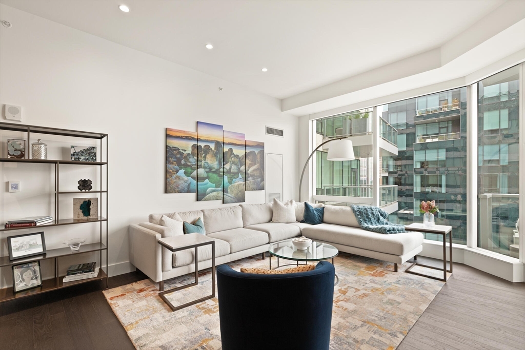 50 Liberty Dr #11L Boston, MA 02210