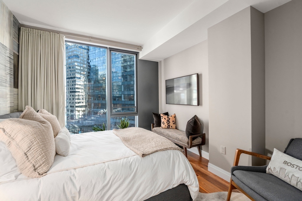 300 Pier 4th Blvd #6M Boston, MA 02110