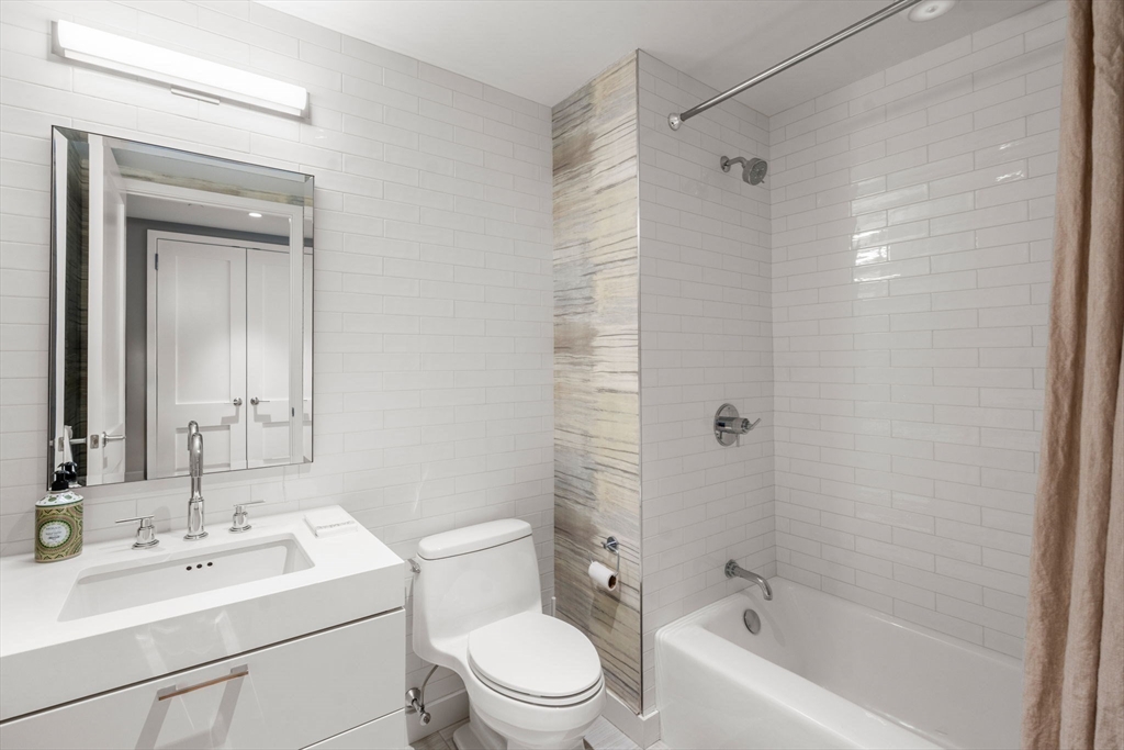 300 Pier 4th Blvd #6M Boston, MA 02110