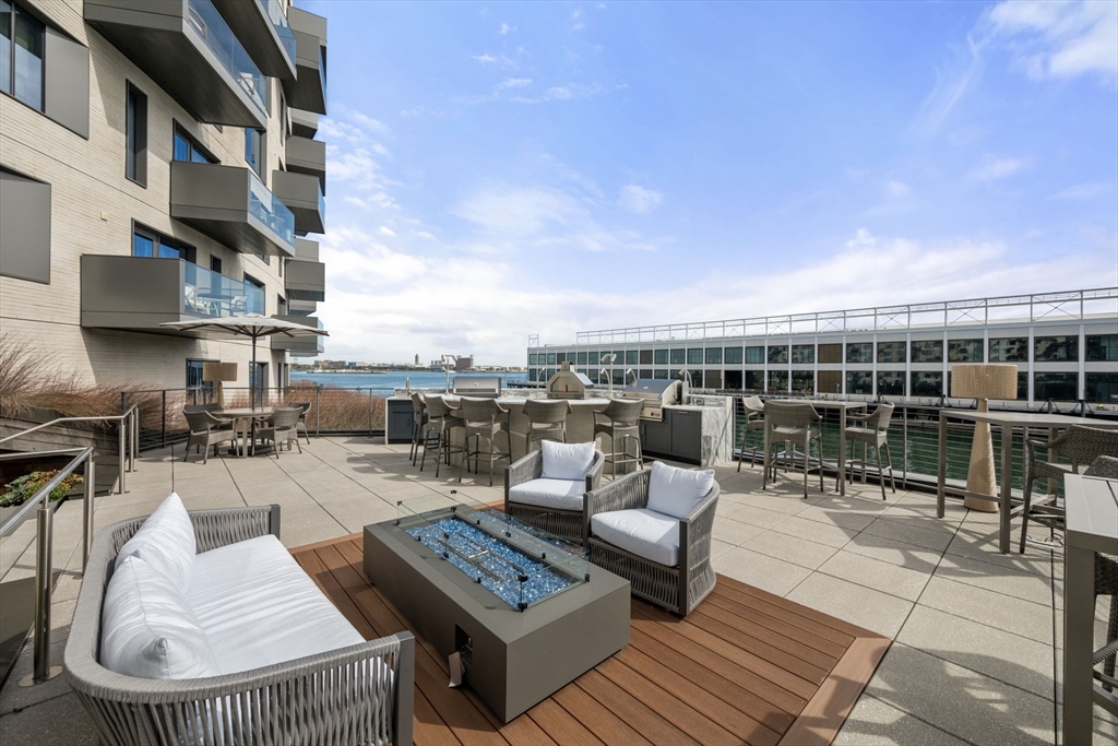 300 Pier 4th Blvd #6M Boston, MA 02110