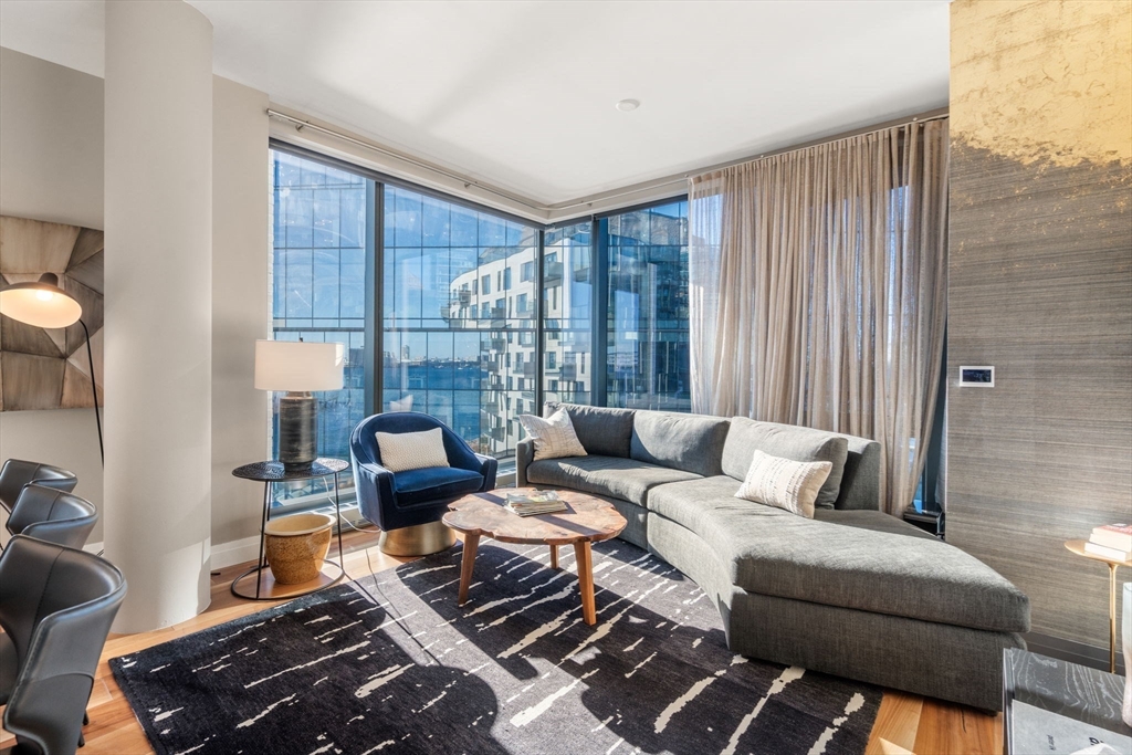 300 Pier 4th Blvd #6M Boston, MA 02110