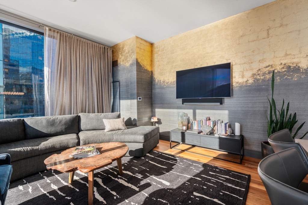 300 Pier 4th Blvd #6M Boston, MA 02110