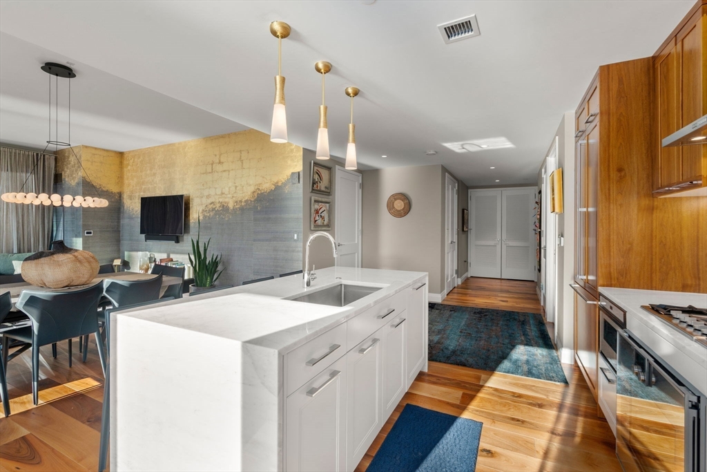 300 Pier 4th Blvd #6M Boston, MA 02110