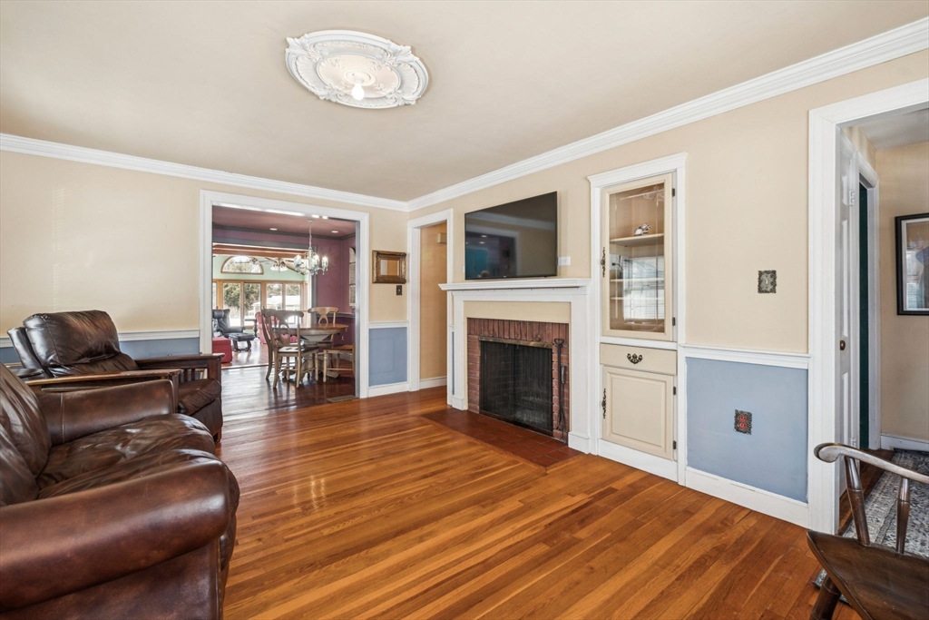 25 Juniper Ave Wakefield, MA 01880