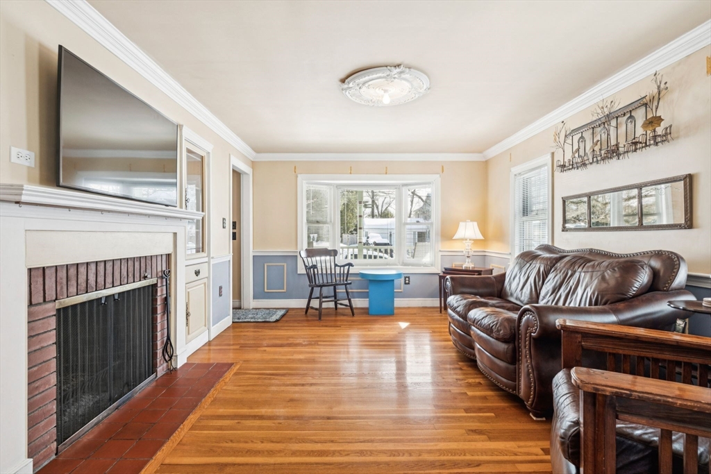 25 Juniper Ave Wakefield, MA 01880