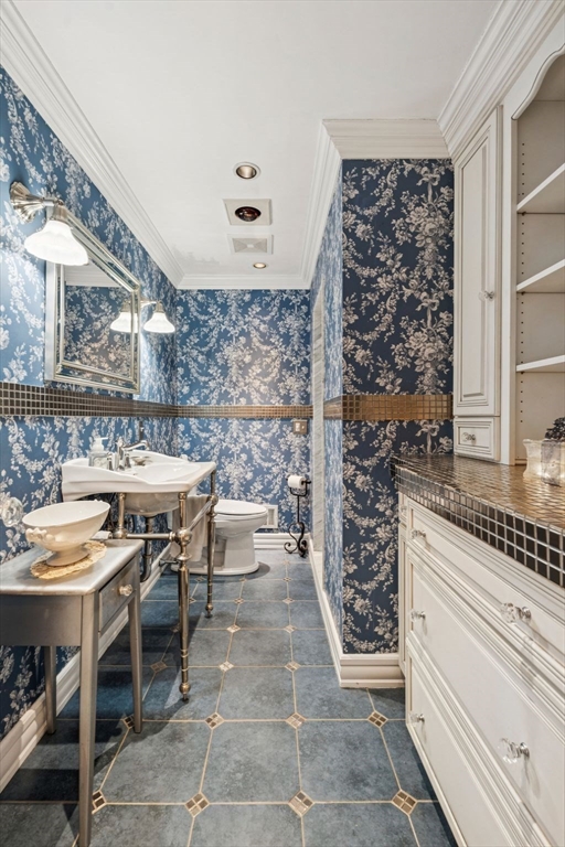 25 Juniper Ave Wakefield, MA 01880