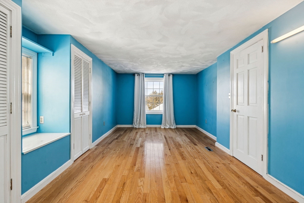 25 Juniper Ave Wakefield, MA 01880