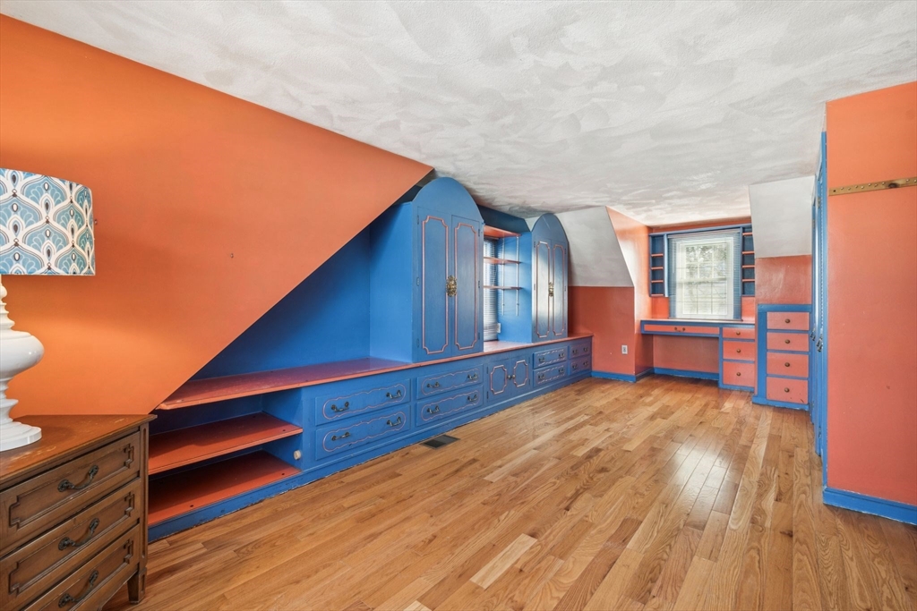 25 Juniper Ave Wakefield, MA 01880