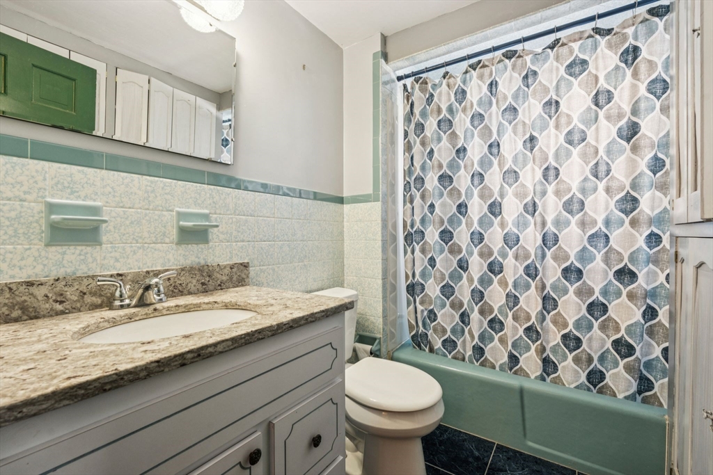 25 Juniper Ave Wakefield, MA 01880