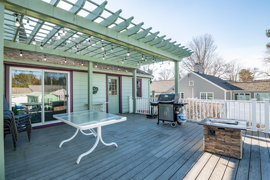 25 Juniper Ave Wakefield, MA 01880