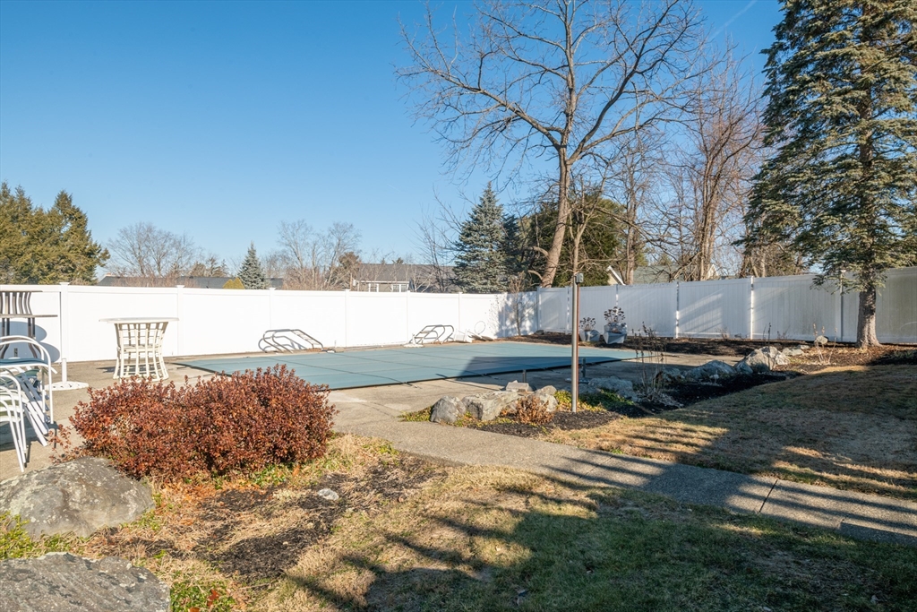 25 Juniper Ave Wakefield, MA 01880