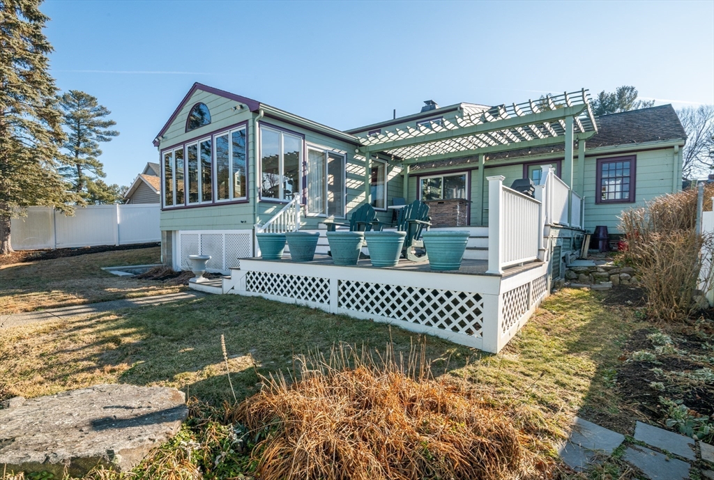 25 Juniper Ave Wakefield, MA 01880