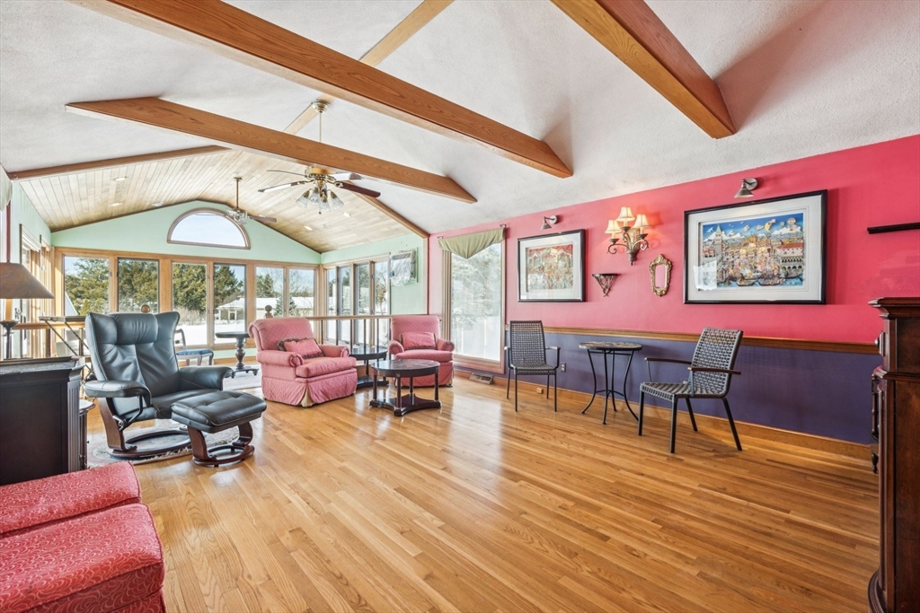 25 Juniper Ave Wakefield, MA 01880