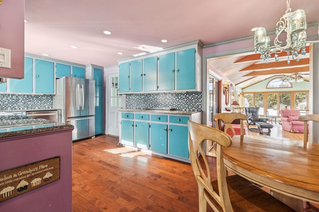 25 Juniper Ave Wakefield, MA 01880