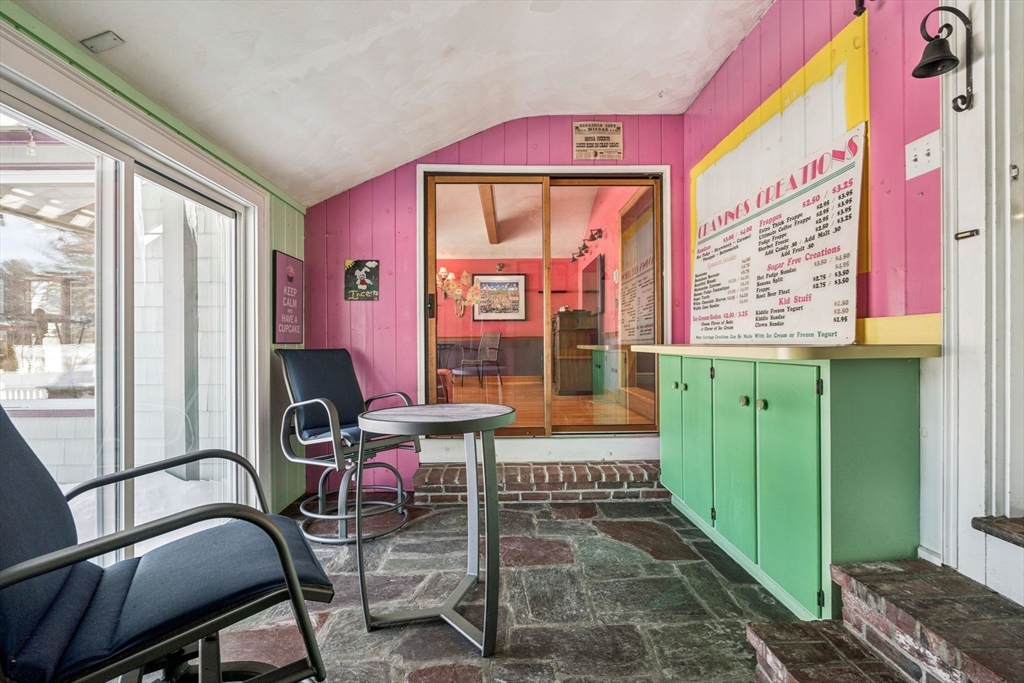 25 Juniper Ave Wakefield, MA 01880