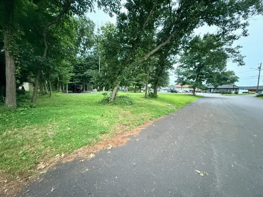 60 Wakefield Ave Webster Lk Webster, MA 01570