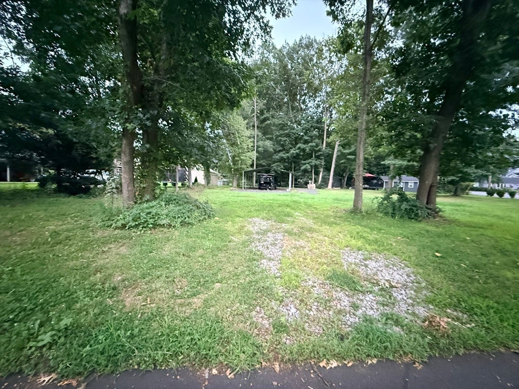 60 Wakefield Ave Webster Lk Webster, MA 01570