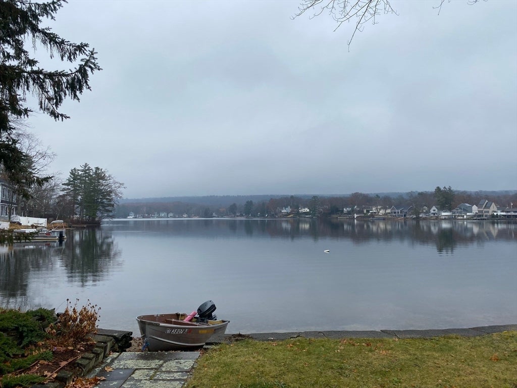 60 Wakefield Ave Webster Lk Webster, MA 01570