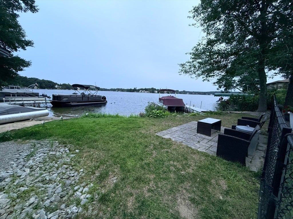 60 Wakefield Ave Webster Lk Webster, MA 01570