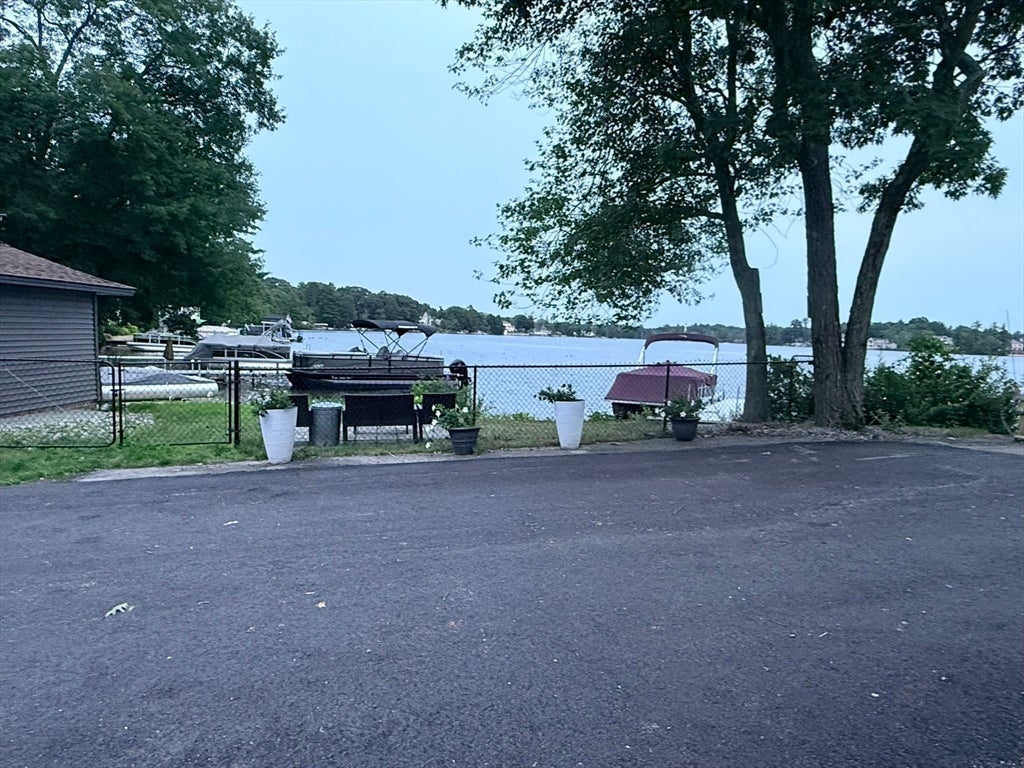 60 Wakefield Ave Webster Lk Webster, MA 01570