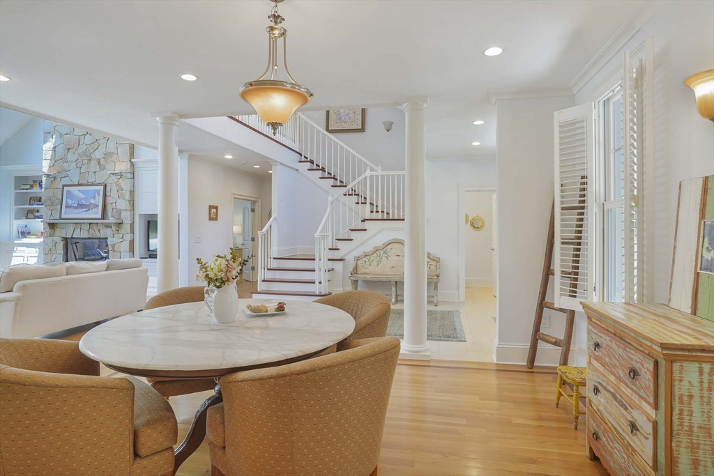 385 Barnes Rd Oak Bluffs, MA 02557 385 Barnes Rd Oak Bluffs, MA 02557
