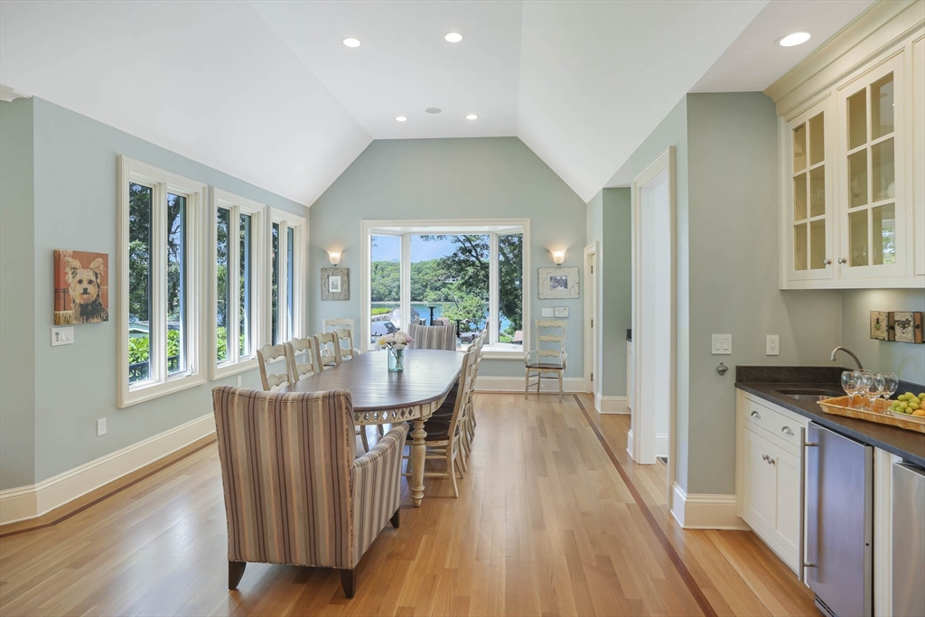 385 Barnes Rd Oak Bluffs, MA 02557 385 Barnes Rd Oak Bluffs, MA 02557