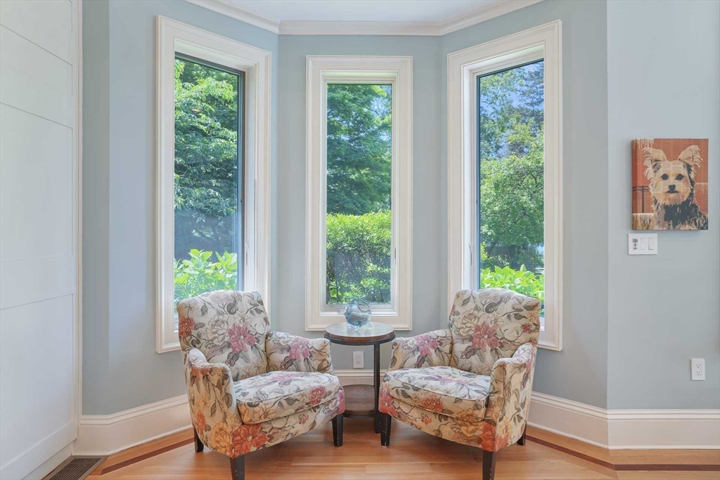 385 Barnes Rd Oak Bluffs, MA 02557 385 Barnes Rd Oak Bluffs, MA 02557