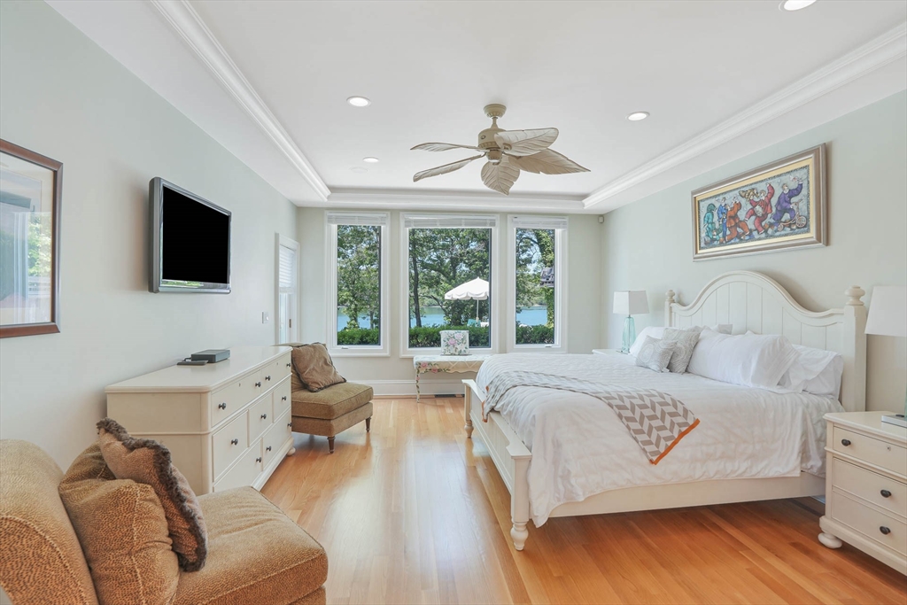 385 Barnes Rd Oak Bluffs, MA 02557 385 Barnes Rd Oak Bluffs, MA 02557